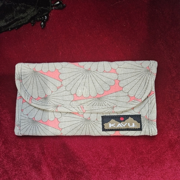 Kavu wallet nwot - Picture 1 of 3